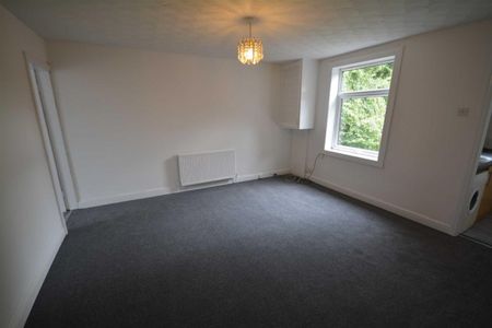 2 bed Flat for Rent - Photo 2