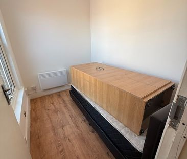 2 Bed Terraced House, London, N18 - Photo 1