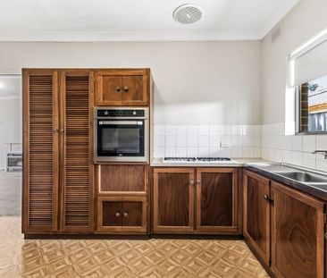 Spacious & Well-Located Unit in Sought-After Kensington Gardens - Photo 6