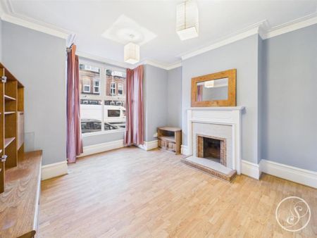 4 bedroom terraced house to rent - Photo 3