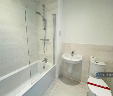 3 bedroom semi-detached house to rent - Photo 6