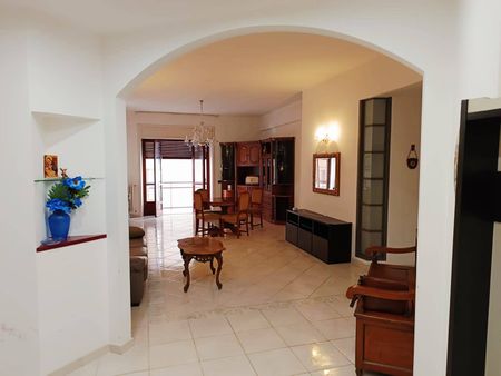 Appartamento in Affitto a Salerno – Zona: Centro - Photo 2