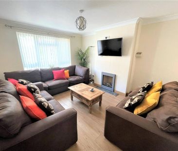 4 bedroom semi-detached house to rent - Photo 1