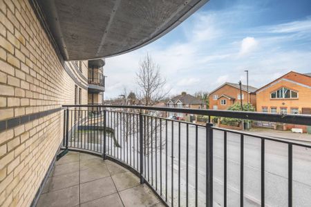 2 bed flat to rent in Windsor Road, Slough, SL1 - Photo 4