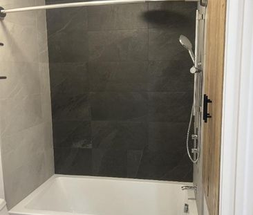 À louer : Magnifique 3 1/2 entièrement rénové ! - Photo 4