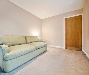 25A The Gatehouse - Photo 5