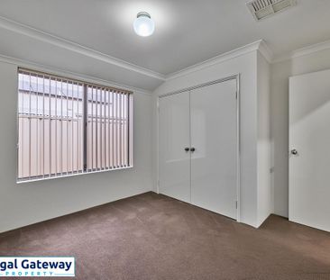 8 Chile Way, AUBIN GROVE WA 6164 - Photo 3