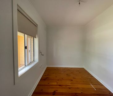 Neat and tidy, renovated home! - Photo 2