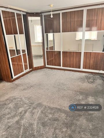 4 bedroom semi-detached house to rent - Photo 3