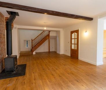 3 bedroom coach house to rent - Photo 3