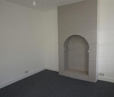 3 bedroom end of terrace house to rent - Photo 1