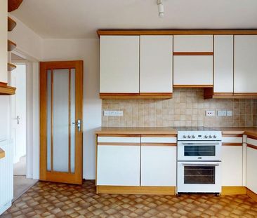 3 bedroom detached bungalow to rent - Photo 3