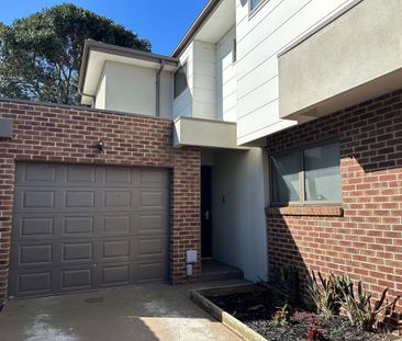 Stylish 2 Bedroom Coastal Townhouse - Photo 6