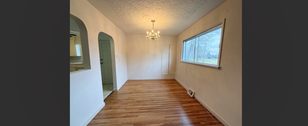 3 Bedroom Main Floor – Great Location! - Photo 4