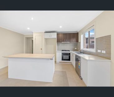2 Bindley Crescent, Weir Views, Vic 3338 - Photo 3