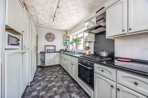Whitwell Road, Southsea - Photo 3