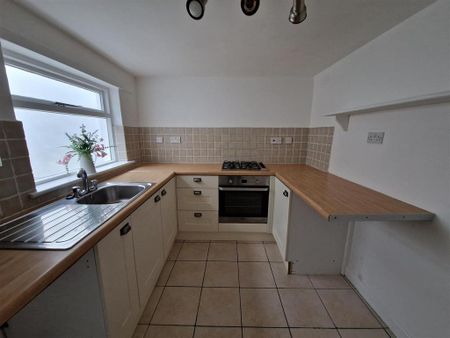 2 bedroom terraced house to rent - Photo 4