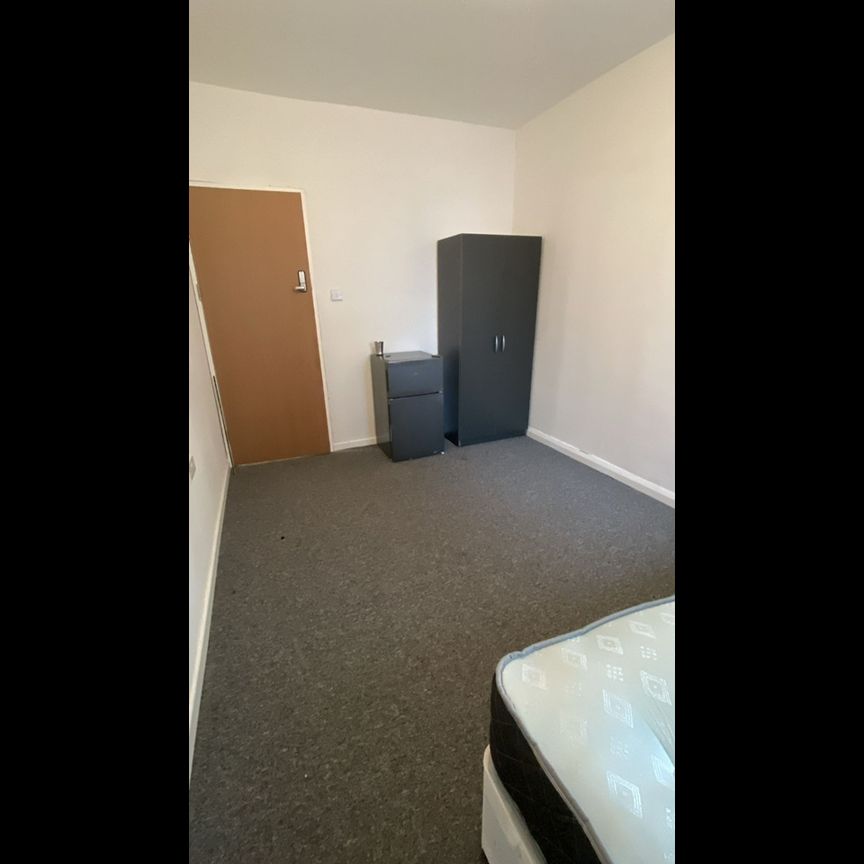 Room in a Shared House, Manchester Road, E14 - Photo 2