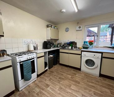 4 bedroom semi-detached house to rent - Photo 6