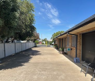 Unit in quiet complex - Fully Furnished - Photo 5