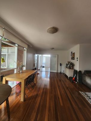 Caulfield North - Photo 1
