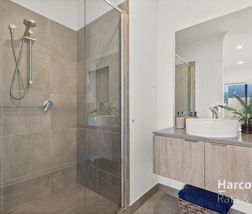 Stunning 4-Bedroom Home in Wollert - Photo 2