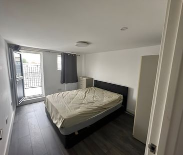1 Bed Flat, Ley Street, IG2 - Photo 3