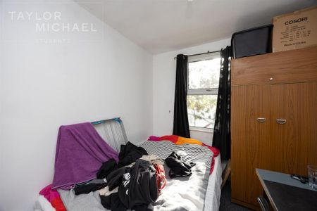 4 bedroom end of terrace house to rent - Photo 4