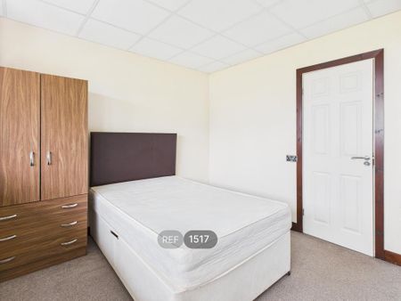 1 bedroom hotel room to rent - Photo 2