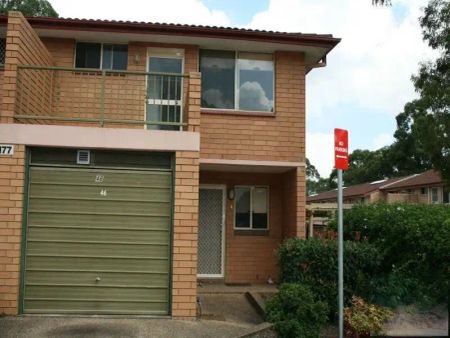 “Family-Friendly Townhouse in a Central Location!!” - Photo 4