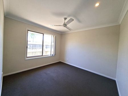 Spacious Family Home in Moore Park Beach - Photo 5