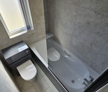 Room 1, Grovehall Drive, Leeds, LS11 7LN - Photo 4