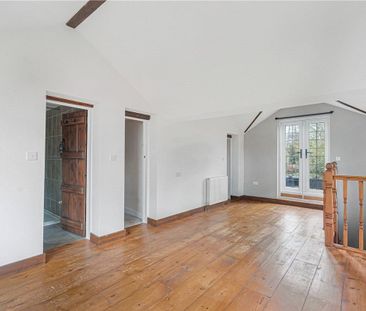 A detached four bedroom house situated within the Village of South ... - Photo 4