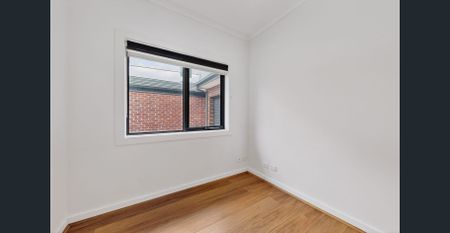 STUNNING TOWNHOUSE - Photo 3