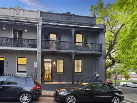 Stylish Corner Terrace with Sunny Courtyard in Prime Paddington Location - Photo 1