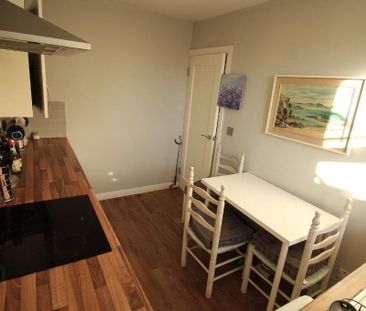 Flat 4, 8 Kinnegar Drive, Holywood, BT18 9JQ - Photo 5