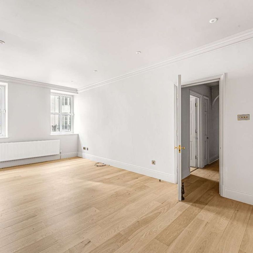 A newly refurbished two bedroom apartment in the heart of St James’s - Photo 1