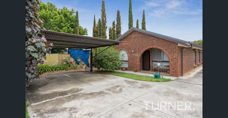 Spacious Unit in a leafy Location - Photo 4