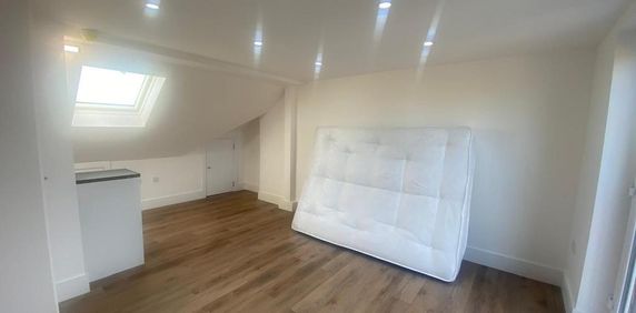 Studio to rent - Photo 2