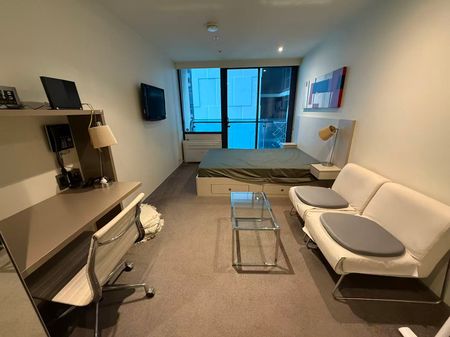 Fully Furnished Studio Apartment in the Centre of the CBD - Photo 2