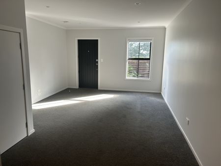 Cozy Two Bedroom Townhouse - Photo 5