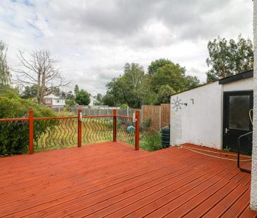 4 bedroom semi-detached house to rent - Photo 5