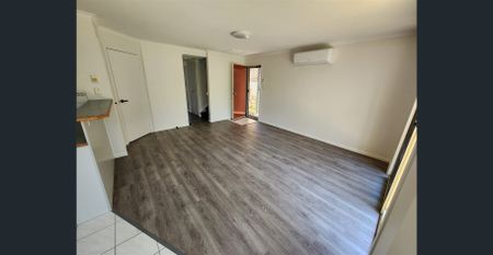 This comfortable 3-bedroom townhouse is in a perfect location - Photo 2