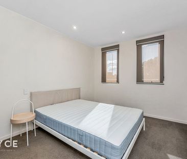 Inner City Living! - Photo 6