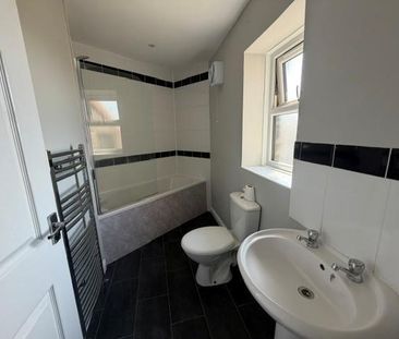 2 bedroom end of terrace house to rent - Photo 5