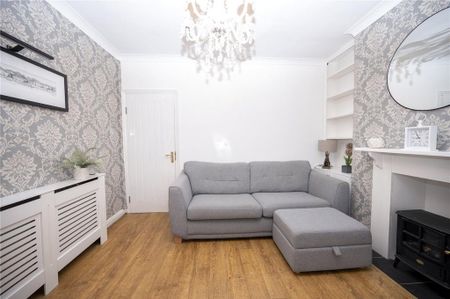 2 bedroom end of terrace house to rent - Photo 2