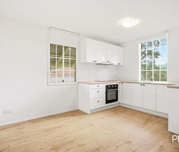 Freshly Renovated 3-Bedroom Duplex - Photo 3