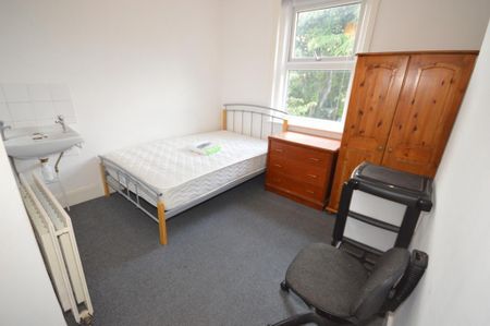 5 bedroom detached house to rent - Photo 4
