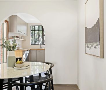 Stylish Townhouse With Lock-up Garage - Photo 5