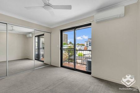 Beautifully designed loft apartment located in the heart of Spring Hill - Photo 4